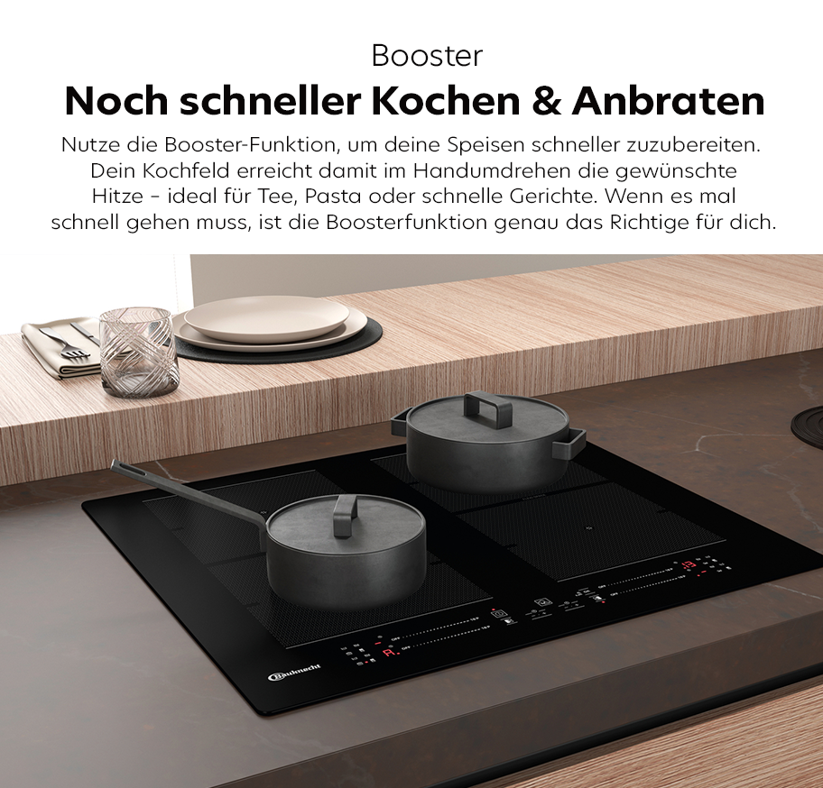 Feature-Banner, Induktionskochfeld von Bauknecht mit zwei schwarzen Töpfen auf schwarzer Kochfläche und Holzarbeitsplatte im Hintergrund.'