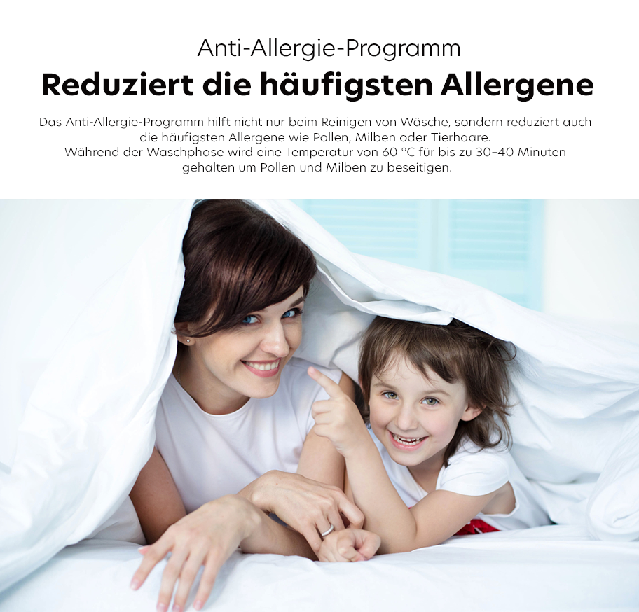 Feature-Banner, für das Anti-Allergie-Programm von Bauknecht. Text: 'Reduziert die häufigsten Allergene'. Mutter und Kind unter einer Decke'