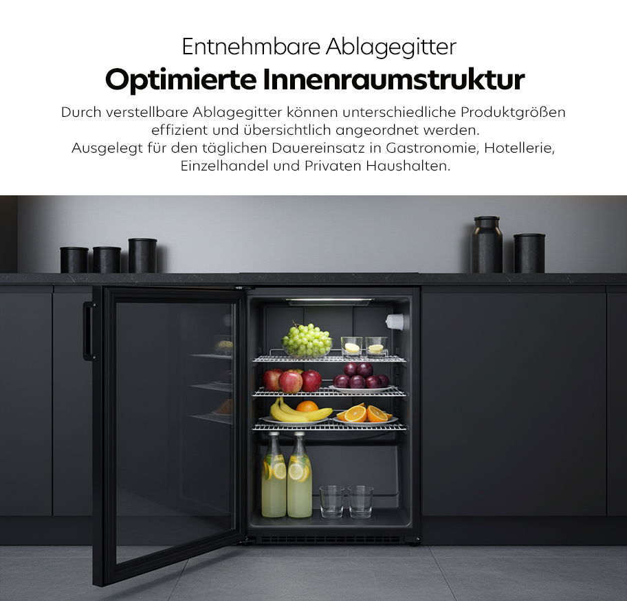 Feature-Banner,Offener Beko-Gewerbekühlschrank mit drei herausnehmbaren Ablagegittern, gefüllt mit Obst, Getränkeflaschen und Gläsern, in moderner schwarzer Küchenzeile.'