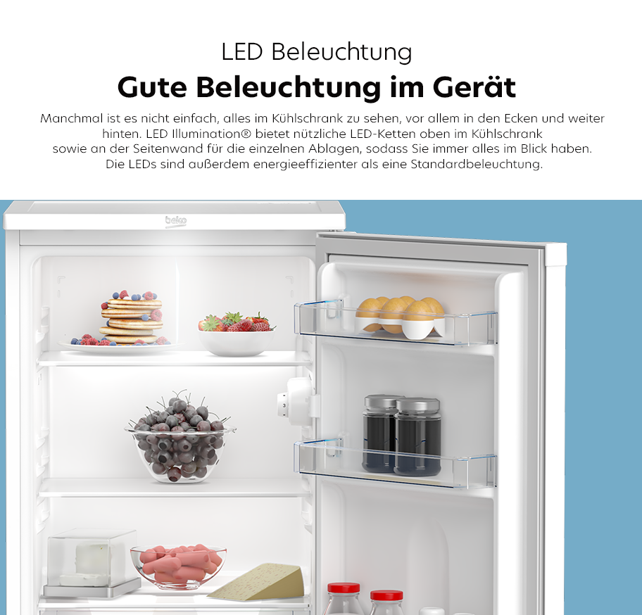 Feature-Banner, Offener Beko Tischkühlschrank mit LED-Beleuchtung, gefüllt mit Lebensmitteln auf mehreren Ablagen und Türfächern.