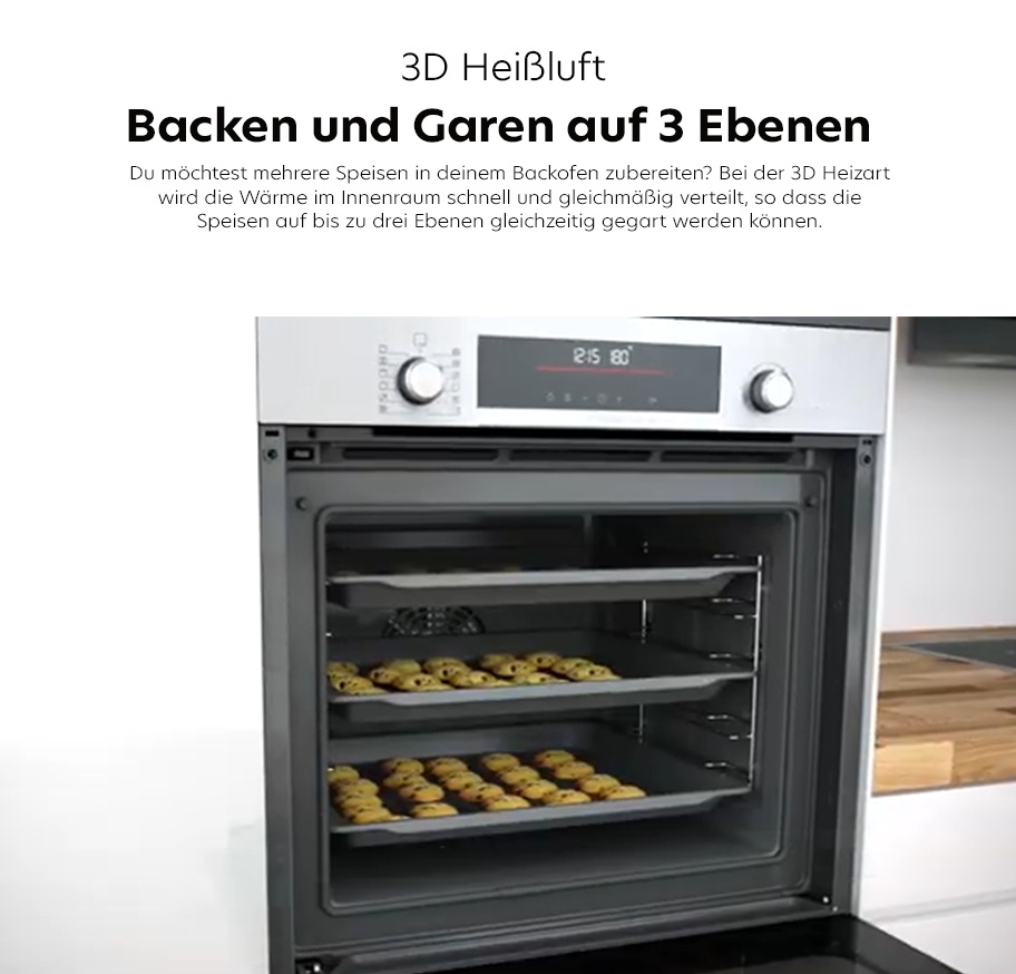 Feature-Banner, Geöffneter Bosch 3D Heißluft-Backofen mit zwei Backblechen, die mit Keksen belegt sind, eingebaut in eine weiße Küchenzeile mit Holzarbeitsplatte'