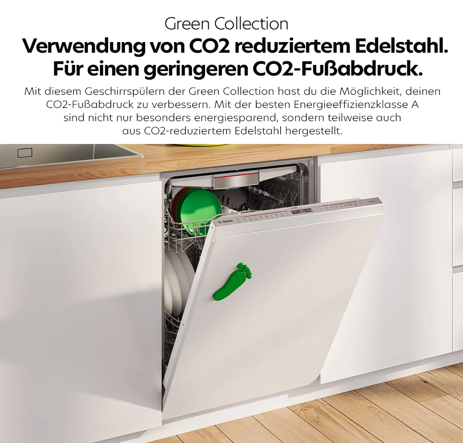 Feature-Banner, Offener weißer Bosch-Geschirrspüler aus der Green Collection mit grünem Griff in Form einer Karotte und grünem Geschirr im Innenraum in moderner weißer Küchenzeile mit Holzarbeitsplatte.'