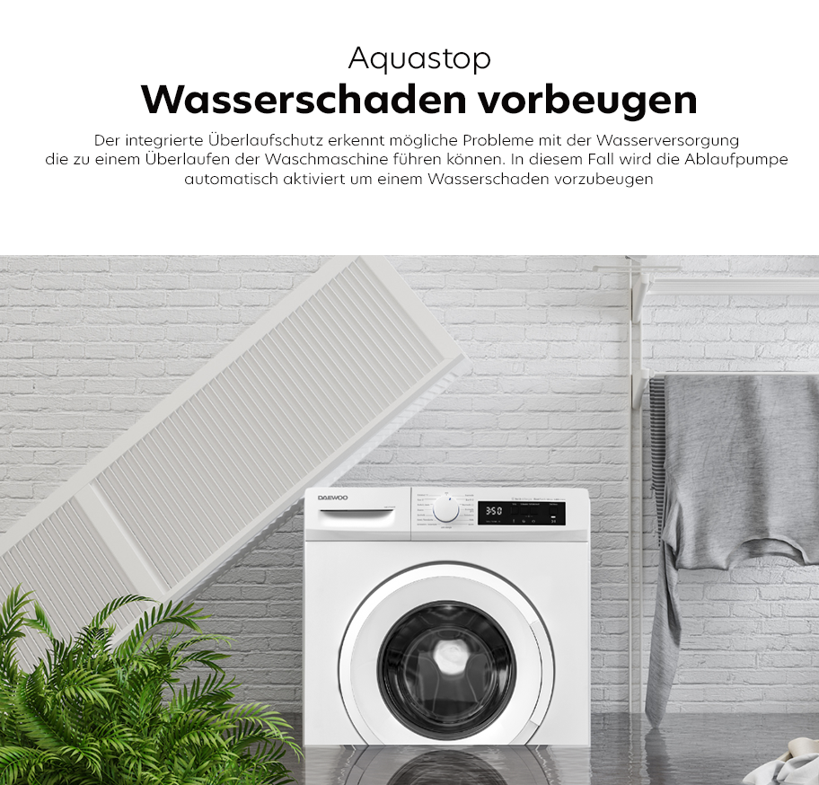 Feature-Banner, Waschmaschine der Marke Daewoo mit geöffnetem Flusensiebdeckel, daneben eine grüne Pflanze und ein grauer Pullover an einer Wäscheleine vor weißer Backsteinwand.'