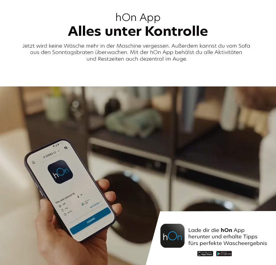 Feature-Banner, Smartphone in Hand mit der hOn App, zeigt den Status einer Waschmaschine. Im Hintergrund eine moderne Küche mit Holzregalen und Haushaltsgeräten. Text: 'hOn App Alles unter Kontrolle'.
