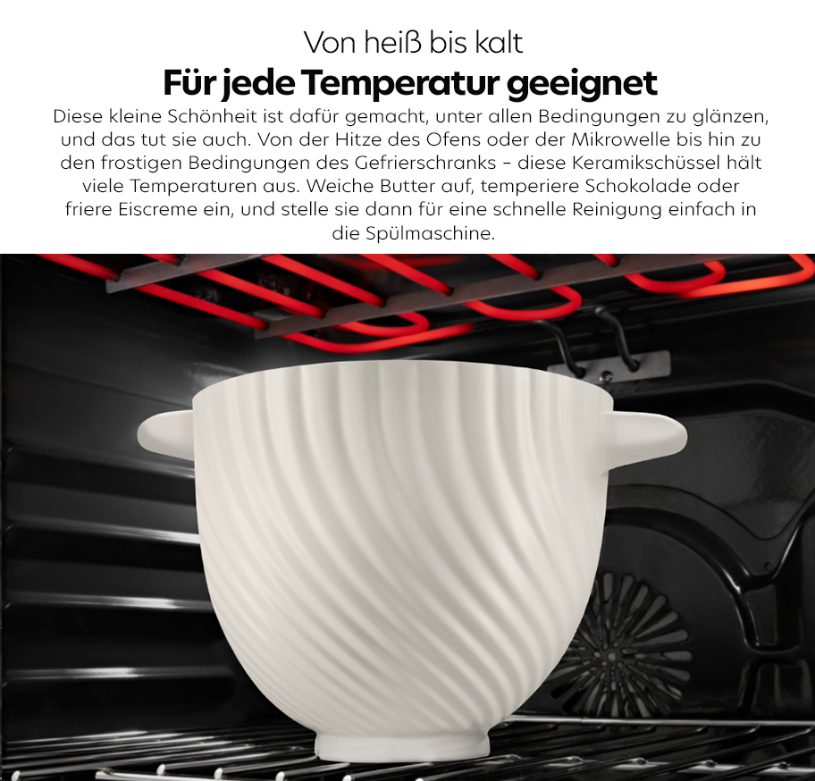 Feature-Banner,Keramikschüssel von Kitchenaid mit strukturiertem Muster und Henkel steht im Ofen auf einem Rost.'